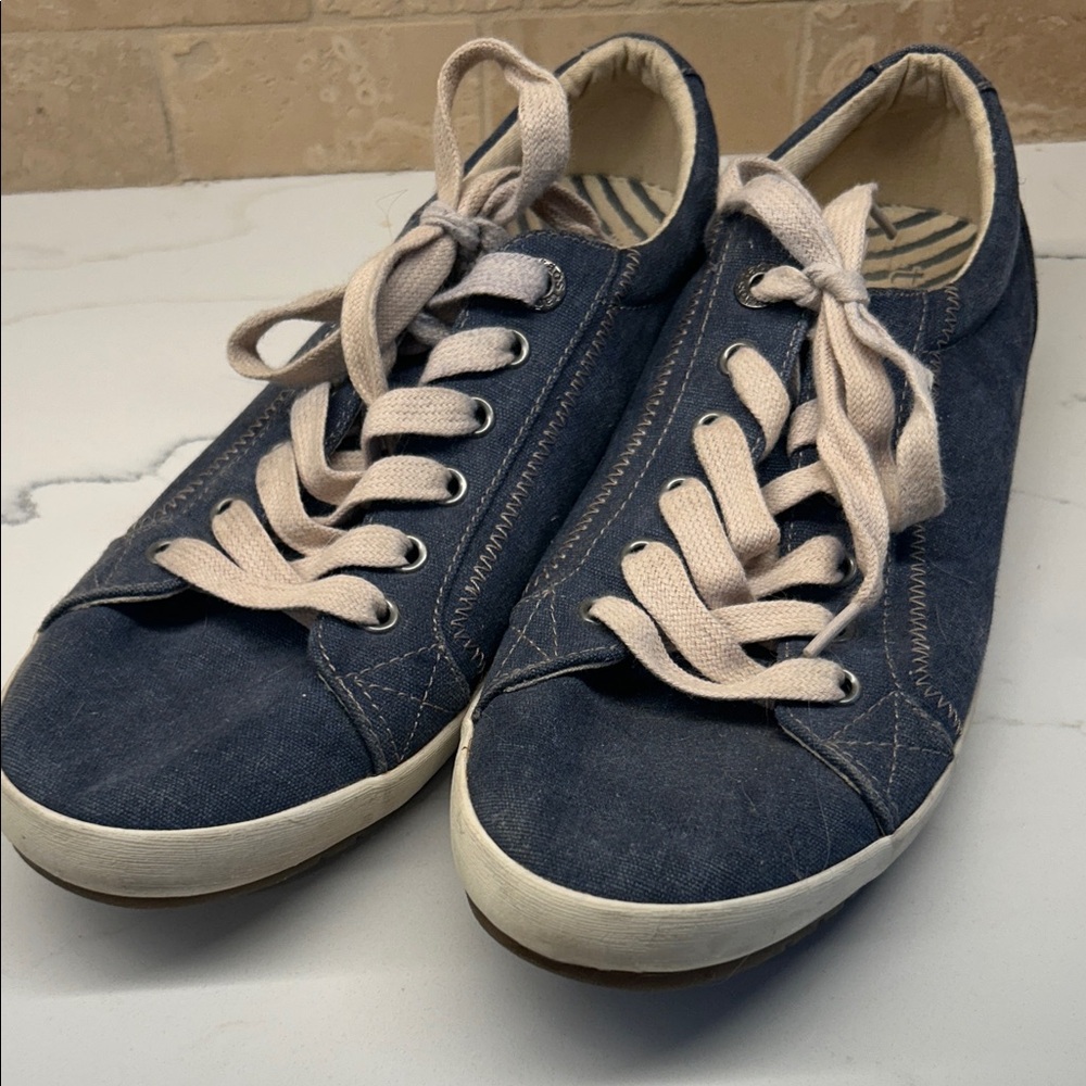 Taos Footwear Blue Sneakers